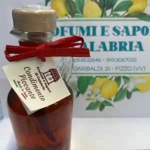 Condimento piccante con peperoncino piccante di Calabria